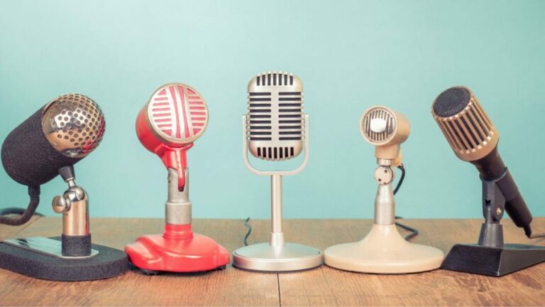 Hard-Rock-and-Playtech-announce-partnership-symbolized-by-old-microphones