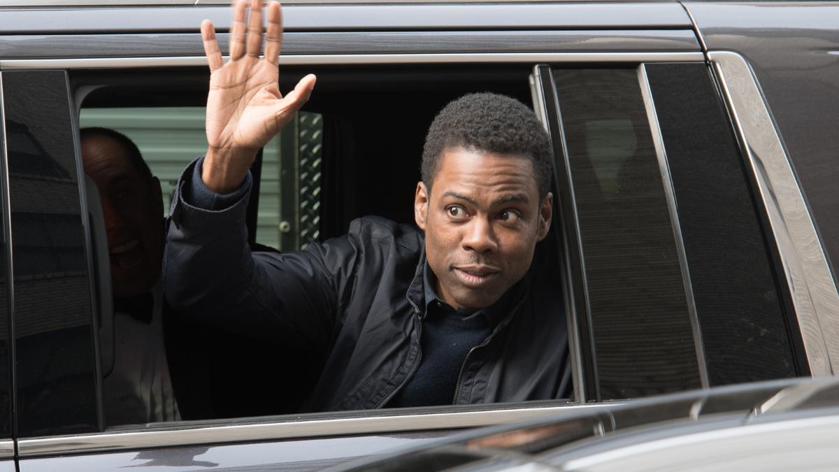 chris rock signs on as brand ambassador for betmgm uk. chris rock waves from a black limo