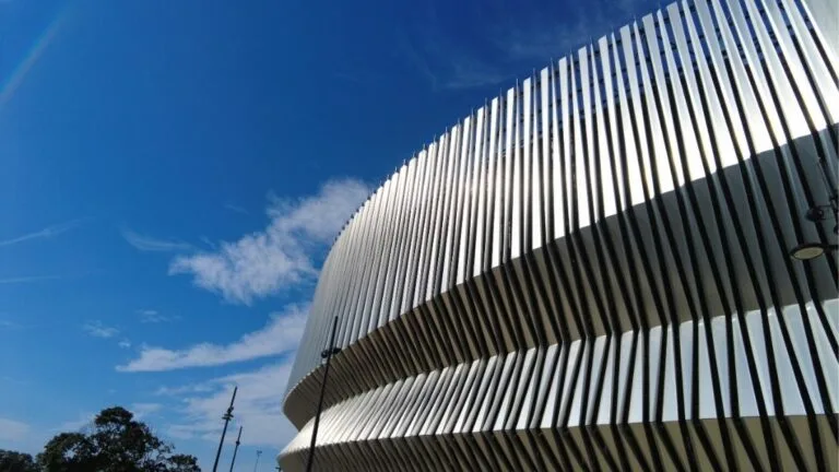 A committee of Nassau County lawmakers voted in favor of transferring the Nassau Coliseum land lease to LVS