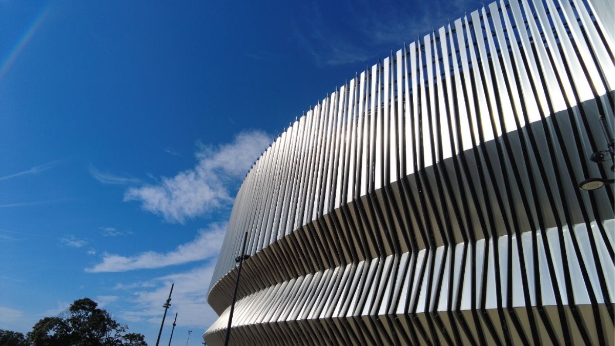 A committee of Nassau County lawmakers voted in favor of transferring the Nassau Coliseum land lease to LVS