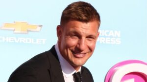 Gronk, or Rob Gronkowski, will host a FanDuel Casino live dealer game of Infinite Blackjack