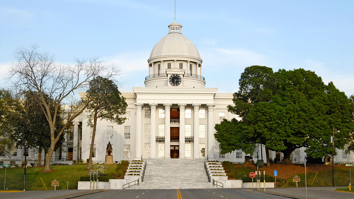 Alabama lawmakers, having failed to legalize some forms of gambling, are considering whether to crack down on others.