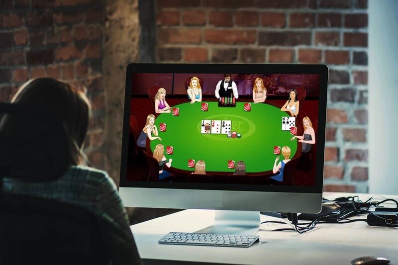 Vista de juego de poker desde una computadora 