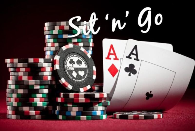 Fichas de Poker con dos cartas de As 